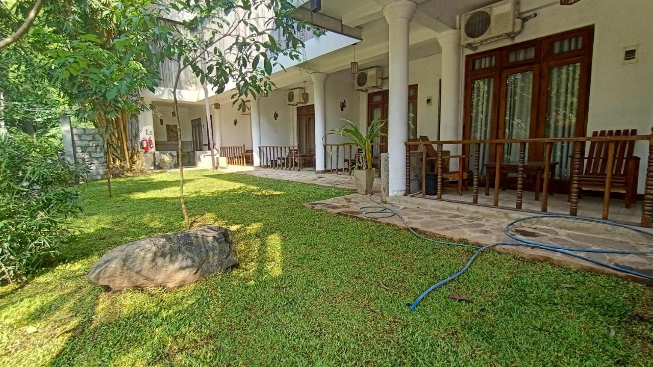 French Garden קנדי מראה חיצוני תמונה